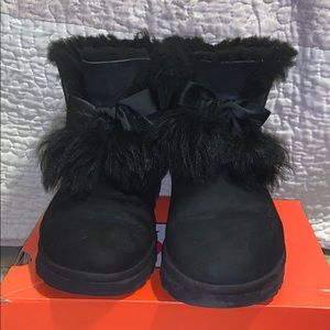 UGG Women’s Gita Pom-Pom Boots
